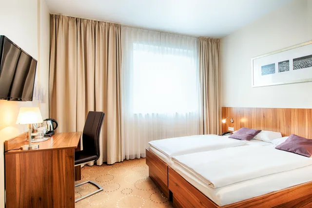 Premium, Single, King Bed, B&B Hotel Berlin City-Ost (ex. Best Western Hotel City Ost) 1/1
