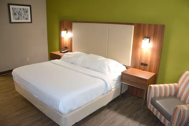 غرفة قياسية بسرير كينج، SureStay Hotel by Best Western Helen Downtown 5/10