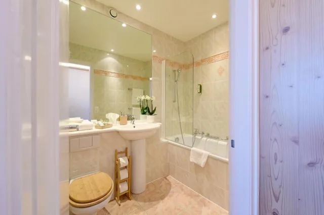 غرفة سوبيريور ثلاثية بثلاثة أسرّة بإطلالة على البحيرة، GOLF HOTEL RENE CAPT 5/5