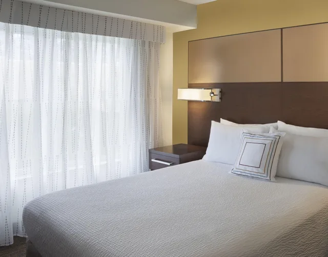 استوديو بسرير كوين مع أريكة، Cambridge Suites Mississauga 1/2