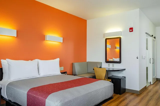 Studio, Accessible, SureStay by Best Western Livingston Merced County 1/3