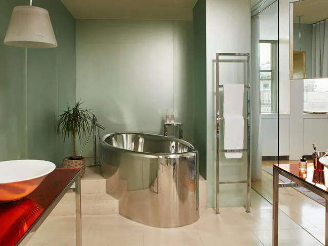 بنتهاوس بسرير كوين، Sanderson London 5/5
