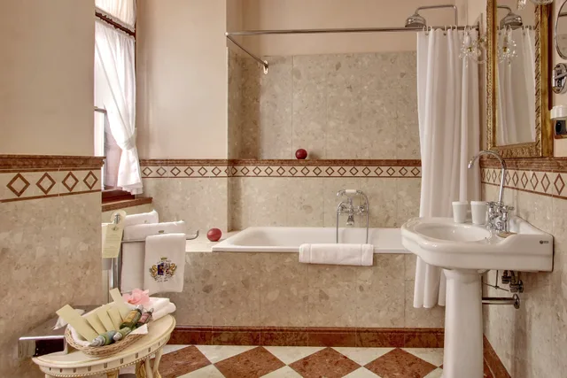 جناح جونيور بسرير كوين، Alchymist Grand Hotel Spa 5/5