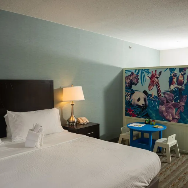 جناح عائلي بسرير كينج وسرير بطابقين، Wyndham Garden Erie 2/10