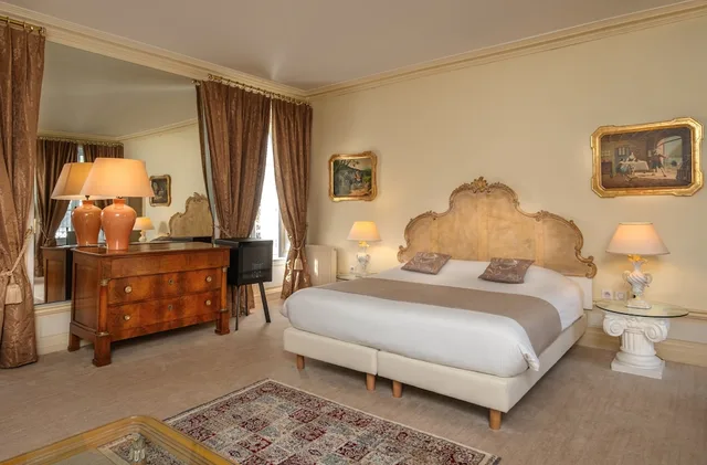 Prestige, Double Bed, Chateau de Rochecotte 1/5