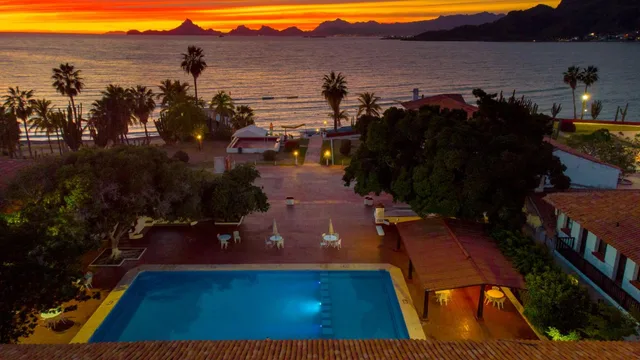 غرفة بسريرين منفصلين بإطلالة على المسبح، Hotel Playa De Cortes 10/10