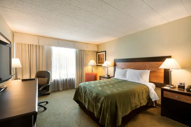 Efficiency, Double Bed, Accessible, Exton Hotel And Conference Center 1/2