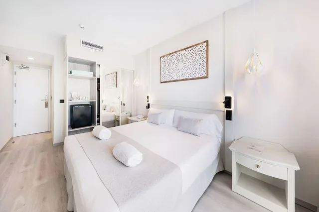 غرفة قياسية بسرير مزدوج بإطلالة على المرفأ بشرفة، Hotel Ankaa 6/9