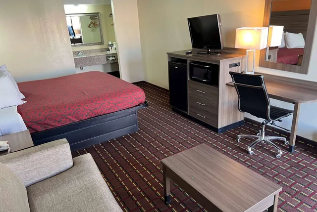 غرفة بسرير كينج للمدخنين، Days Inn By Wyndham El Reno 4/4