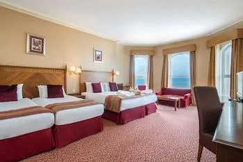غرفة ديلوكس رباعية بإطلالة على البحر، The Imperial Hotel Blackpool 1/1