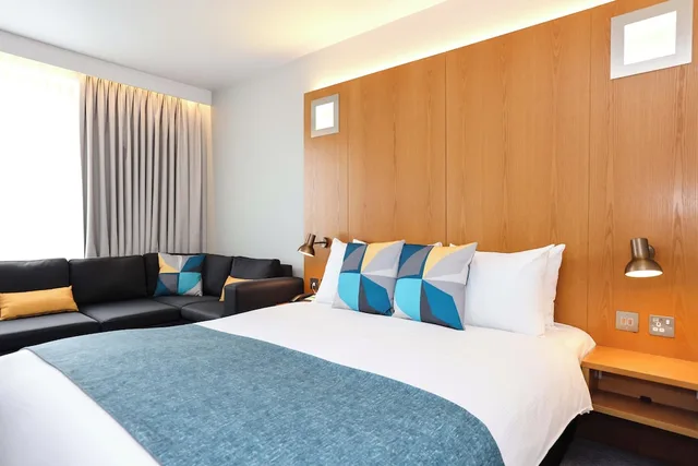 غرفة قياسية بسرير كوين مع أريكة، Holiday Inn Bournemouth 7/10