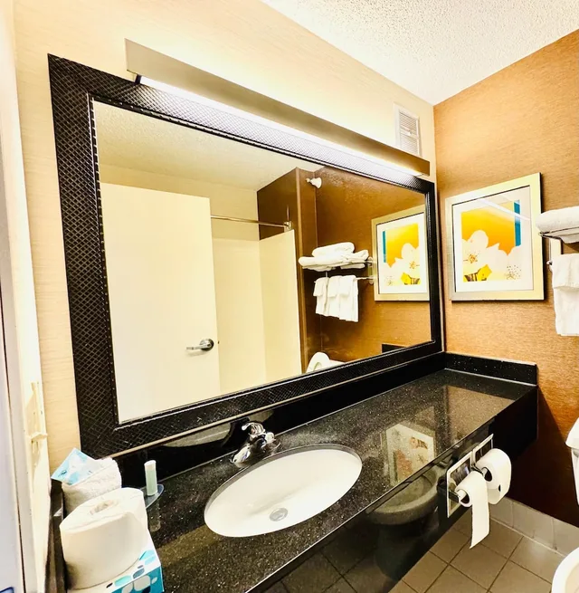 غرفة قياسية بسرير كوين، Country Inn & Suites by Radisson, Bismarck-Mandan 5/7