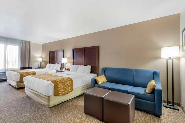 Suite, 2 Queen Beds, Comfort Inn & Suites Mitchell I-90 2/4