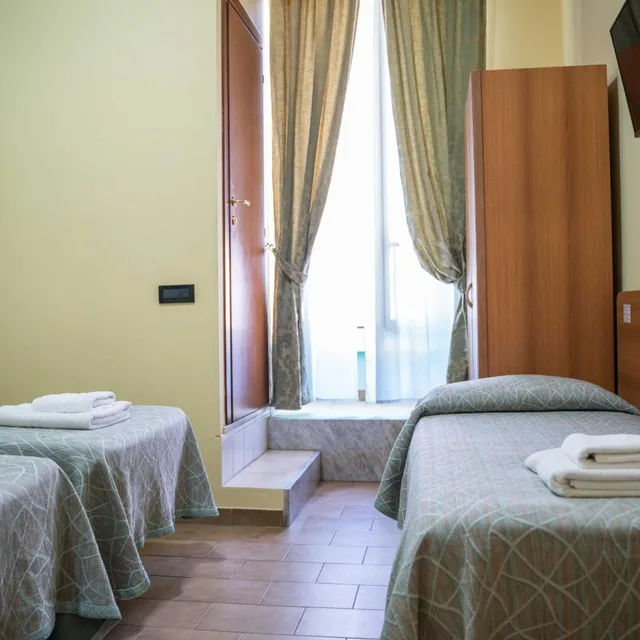 غرفة كلاسيكية ثلاثية، Hotel Ferrarese Roma 6/10
