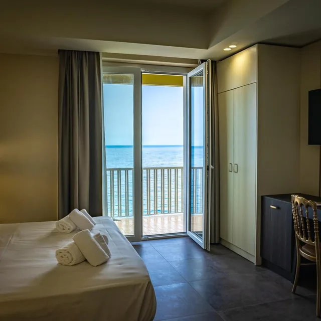 Royal, Suite, Hot Tub, Palace Hotel 1/10