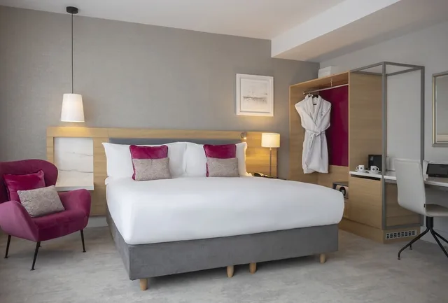 غرفة ديلوكس بسرير كينج وسرير كينج أو كوين، The Morgan Hotel 1/2
