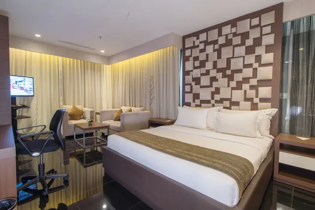 Residence, 2 King Beds, Merlynn Park Hotel 1/10