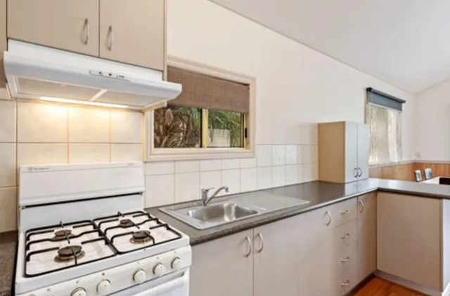 2 Bedrooms, Superior, Cabin, 1 Queen and 2 Bunk Beds, Pool Side، Discovery Parks - Lake Hume, Victoria 3/3