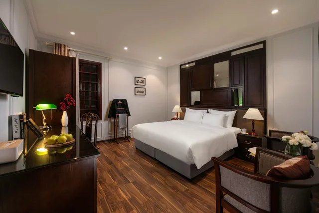 غرفة غراند متصلة بسرير كوين وسريرين منفصلين بإطلالة على المدينة، Hong Ngoc Dynastie Hotel 1/3
