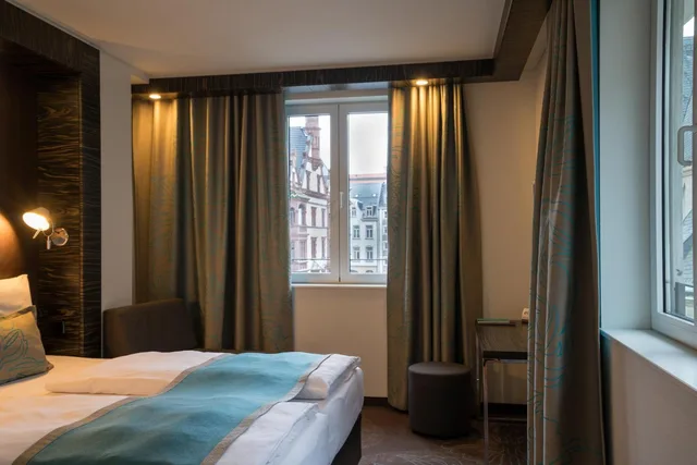 غرفة قياسية بسرير كينج، Hotel Motel One Leipzig-Nikolaikirche 4/9