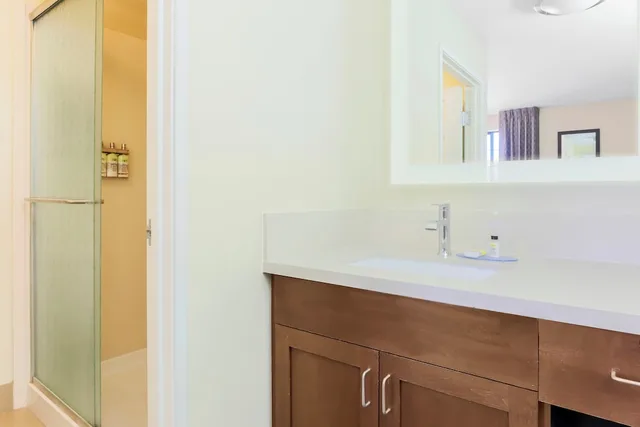 جناح بسرير كينج بغرفتي نوم بمطبخ، Staybridge Suites Reno 4/5