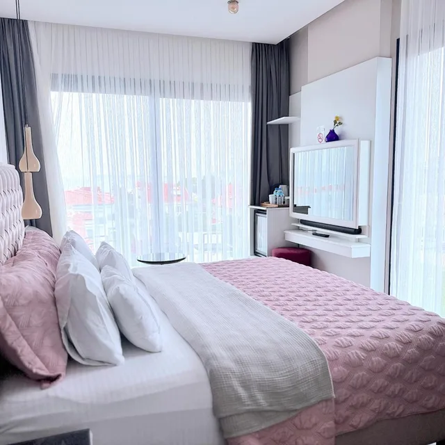 غرفة ديلوكس بسرير مزدوج بإطلالة على البحر بشرفة، Ferush Otel 3/3