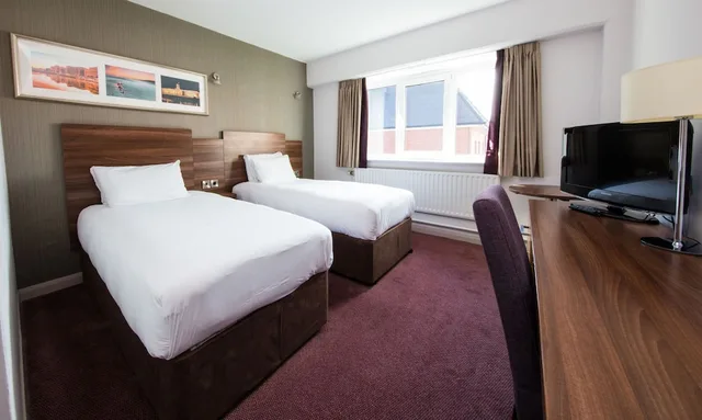 غرفة قياسية ثلاثية بسرير مزدوج وسرير فردي، Leonardo Hotel Cork 4/5