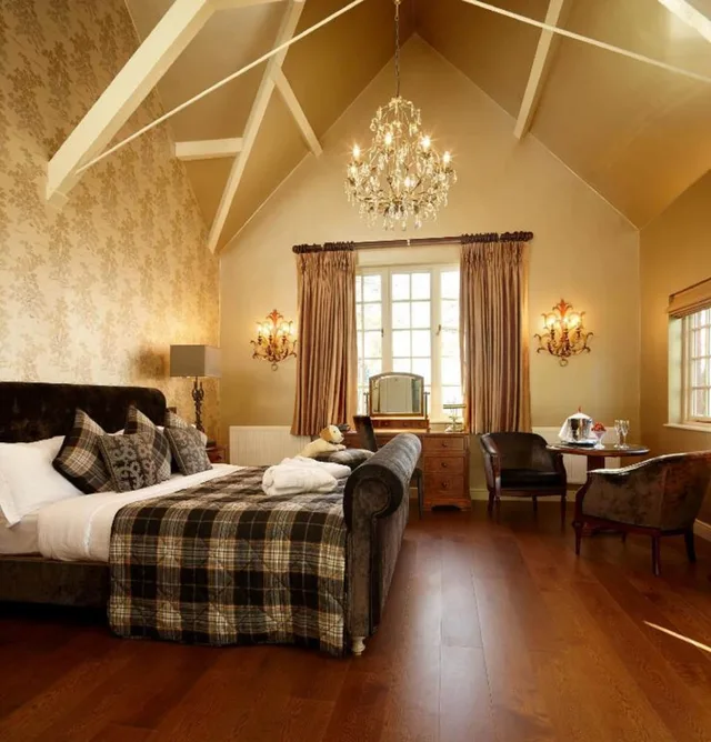 Cozy House, Junior Suite, Queen Bed، The Coed y Mwstwr Hotel 1/2