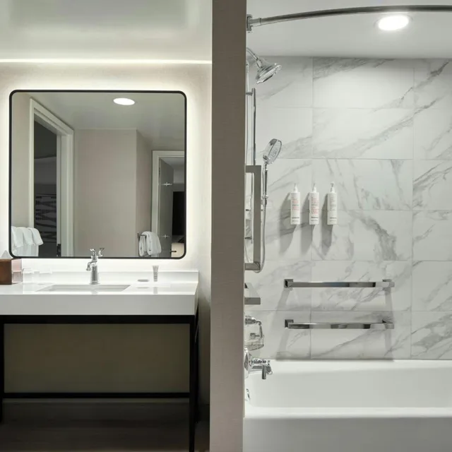 جناح بسرير كينج مع أريكة، Washington Dulles Marriott Suites 8/10