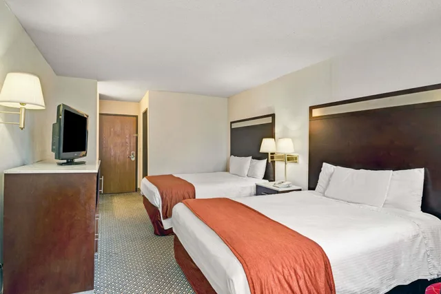 غرفة قياسية بسريرين كوين، Baymont By Wyndham Washington Court House 3/7