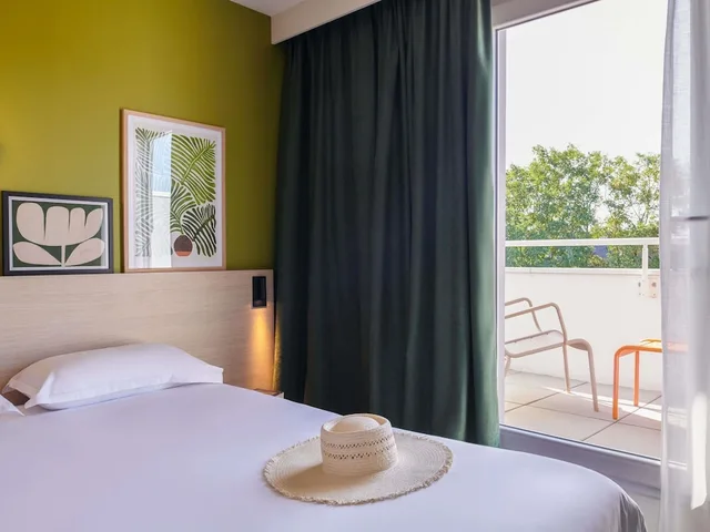 غرفة كومفورت بسرير كوين بشرفة، Kyriad Prestige Vannes Centre Palais Des Arts 2/3