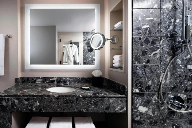 غرفة بسرير مزدوج، Westin Chicago River North 5/6