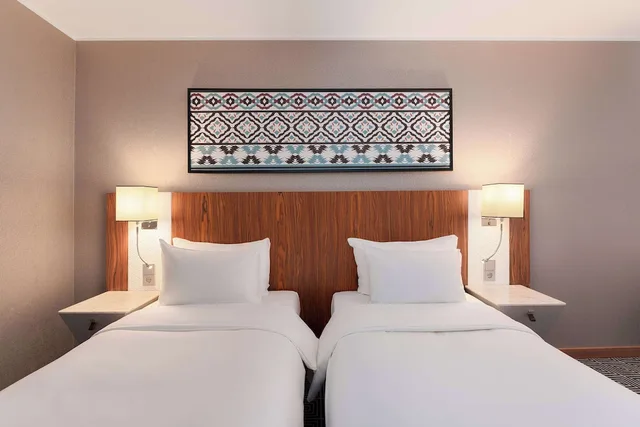 غرفة قياسية بسريرين منفصلين، Radisson Blu Olumpia 4/8