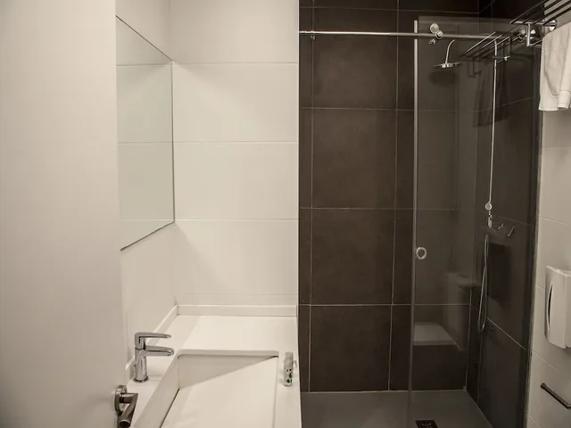 شقة بسرير كوين وسريرين فرديين بشرفة بـ3 غرف نوم مع أريكة، Flats Friends Soho Suites 8/10