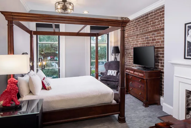 غرفة بسرير كينج بإطلالة على المدينة، River Street Inn 5/10