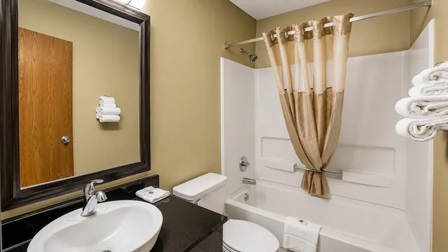 غرفة قياسية بسرير كوين بمطبخ للمدخنين، Motel6 Morehead, KY 3/4