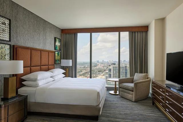 1 Bedroom, Vice President, Suite, King Bed, Sofa، MARRIOTT MARQUIS HOUSTON 2/4