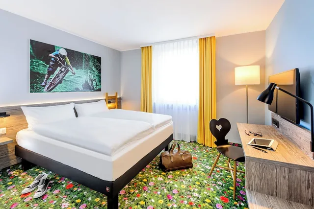 غرفة عائلية ثلاثية بسرير كوين مع أريكة، Felix Hotel Kaufbeuren 3/8