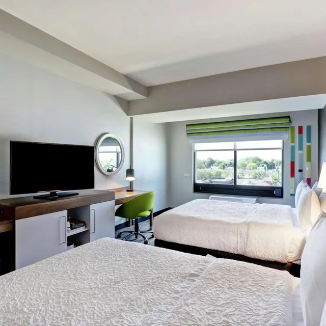 غرفة بسرير كينج وسريرين كوين لذوي الإعاقة، Hampton Inn St Catharines Niagara On 4/9