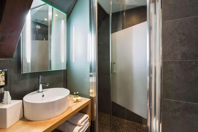 جناح جونيور، Hotel KLE BW Signature Collection 3/4