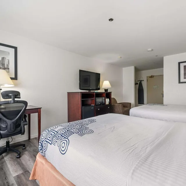 Deluxe, 2 Queen Beds, Best Western Oakbrook Inn 1/3