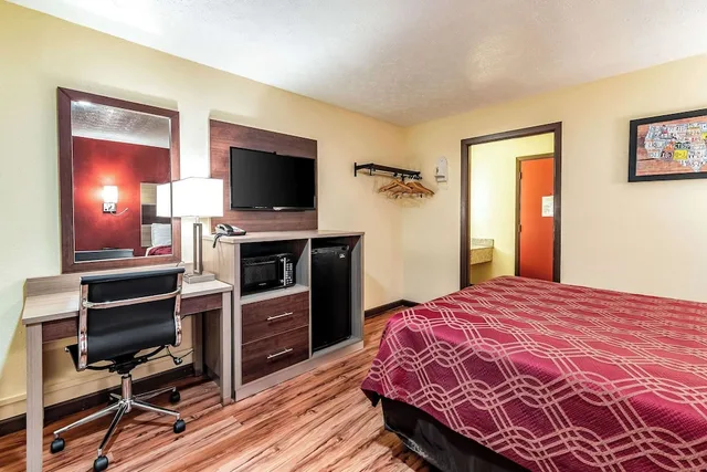 غرفة قياسية بسرير كوين، Worthington Motor Lodge 2/4