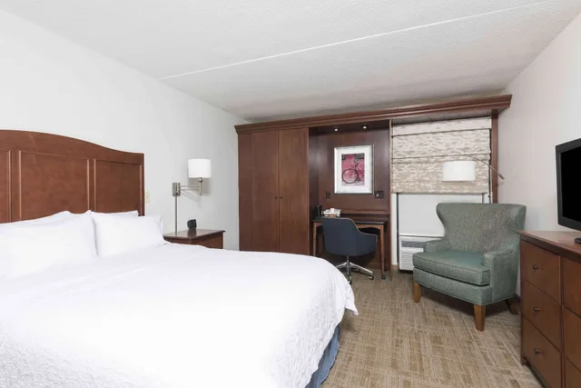 جناح بسرير كينج، Hampton Inn Grand Rapids North 1/5