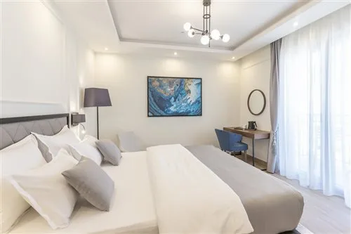 غرفة بسرير مزدوج أو سريرين منفصلين بشرفة، BOUTIQUE HOTEL MOMENTUM by Aycon 1/1