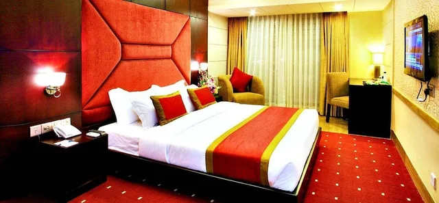 Deluxe, Twin Beds, West Park Inn 4/5
