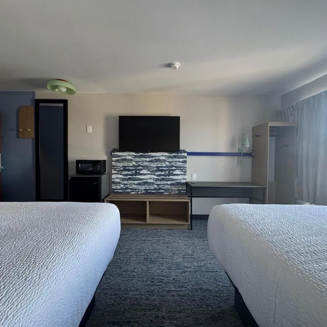 غرفة قياسية بسرير كينج وسريرين كوين، Sleep Inn Sumter 2/4