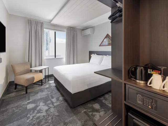 غرفة بسرير كوين، Jet Park Hotel Auckland Airport 4/6