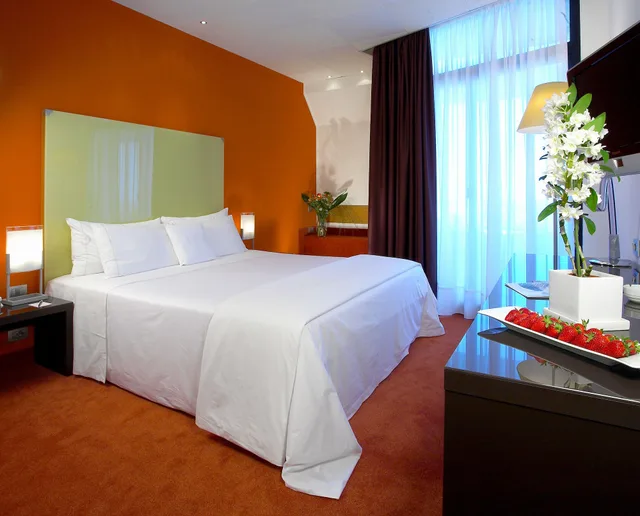 غرفة ديلوكس بسرير كينج بإطلالة على البحر بشرفة، Four Points By Sheraton Catania Hotel And Conference Center 7/10