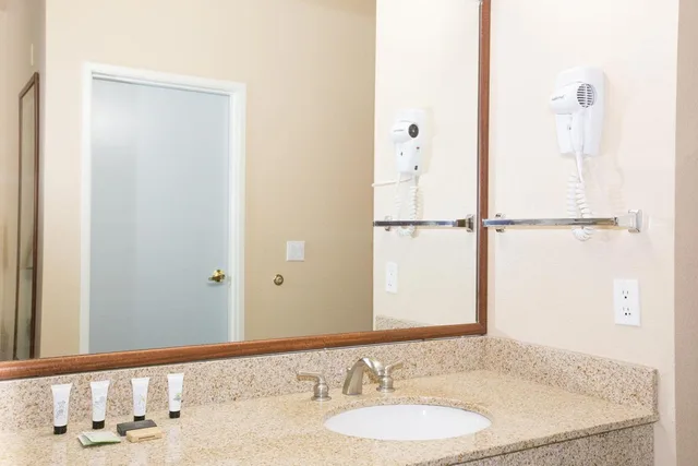جناح عائلي، Red Lion Inn & Suites McMinnville 3/3