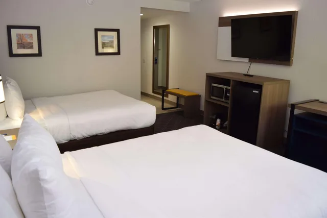 غرفة بسريرين كوين لذوي الإعاقة، Comfort Inn & Suites Syracuse-Carrier Circle 3/10